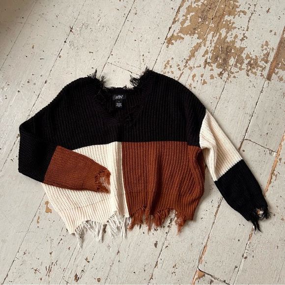 Jost Polly Color Block Eye Lash Fringe Cropped Knit Sweater - Picture 3 of 10
